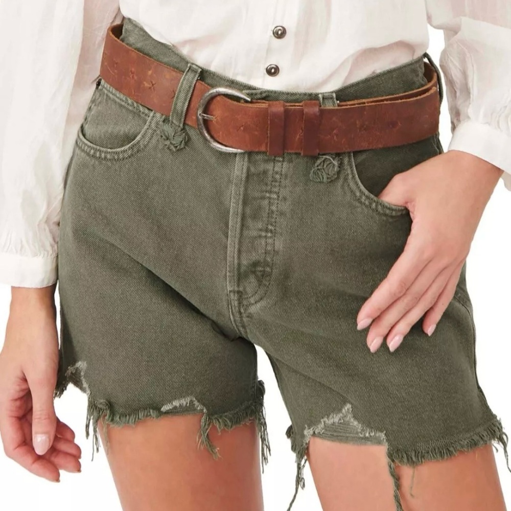 NWOT We the Free Makai Ripped Cutoff Denim Shorts Button Fly Women’s Size 29